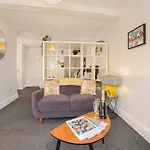 Abbotts Mews - Studio Apartment